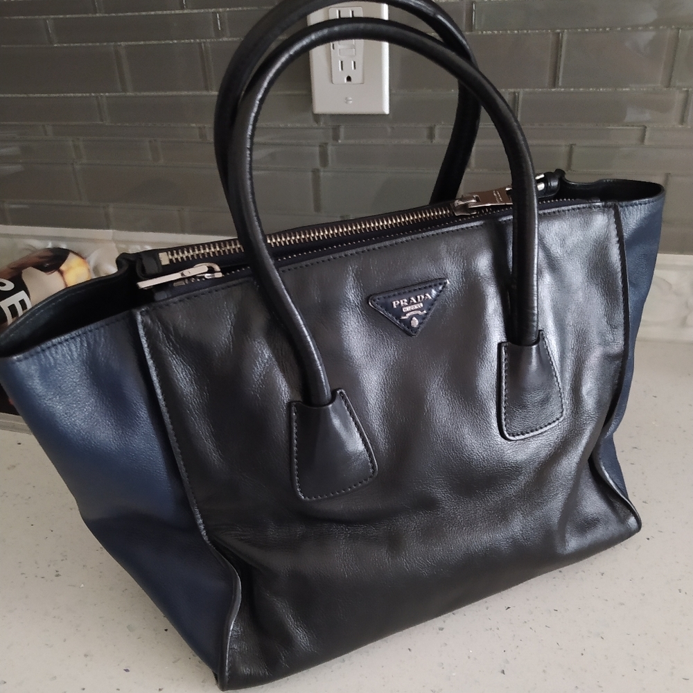 Sold🎀!! Prada Calf Leather Tote - Picture 2 of 16